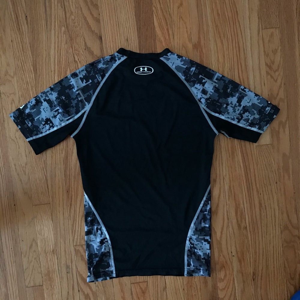 Black Under Armor Top - Picture 2 of 3